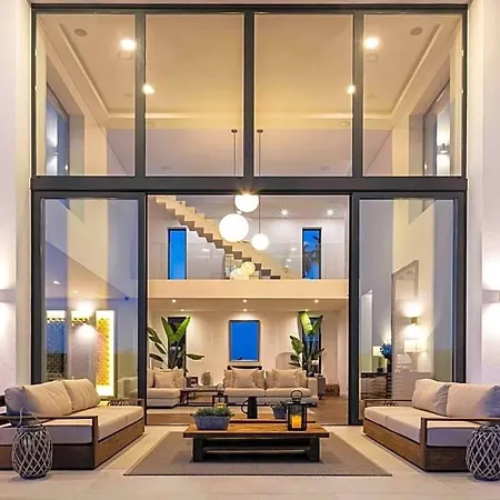 Carvoeiro Sleeps 12 With Pool And Air Con 卡武埃鲁