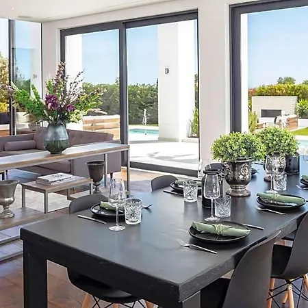 Carvoeiro Sleeps 12 With Pool And Air Con