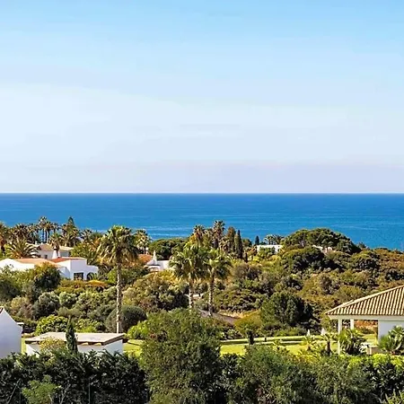 Carvoeiro Sleeps 12 With Pool And Air Con 别墅 卡武埃鲁