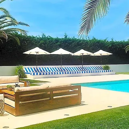 Carvoeiro Sleeps 12 With Pool And Air Con 别墅