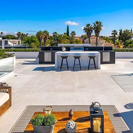 Carvoeiro Sleeps 12 With Pool And Air Con 别墅 卡武埃鲁