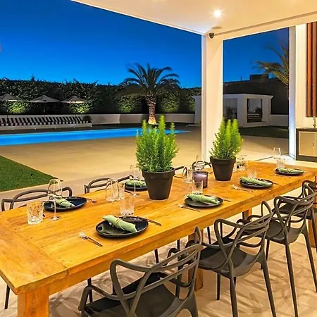 Carvoeiro Sleeps 12 With Pool And Air Con * 卡武埃鲁