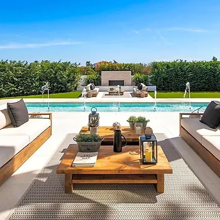 Carvoeiro Sleeps 12 With Pool And Air Con Villa *